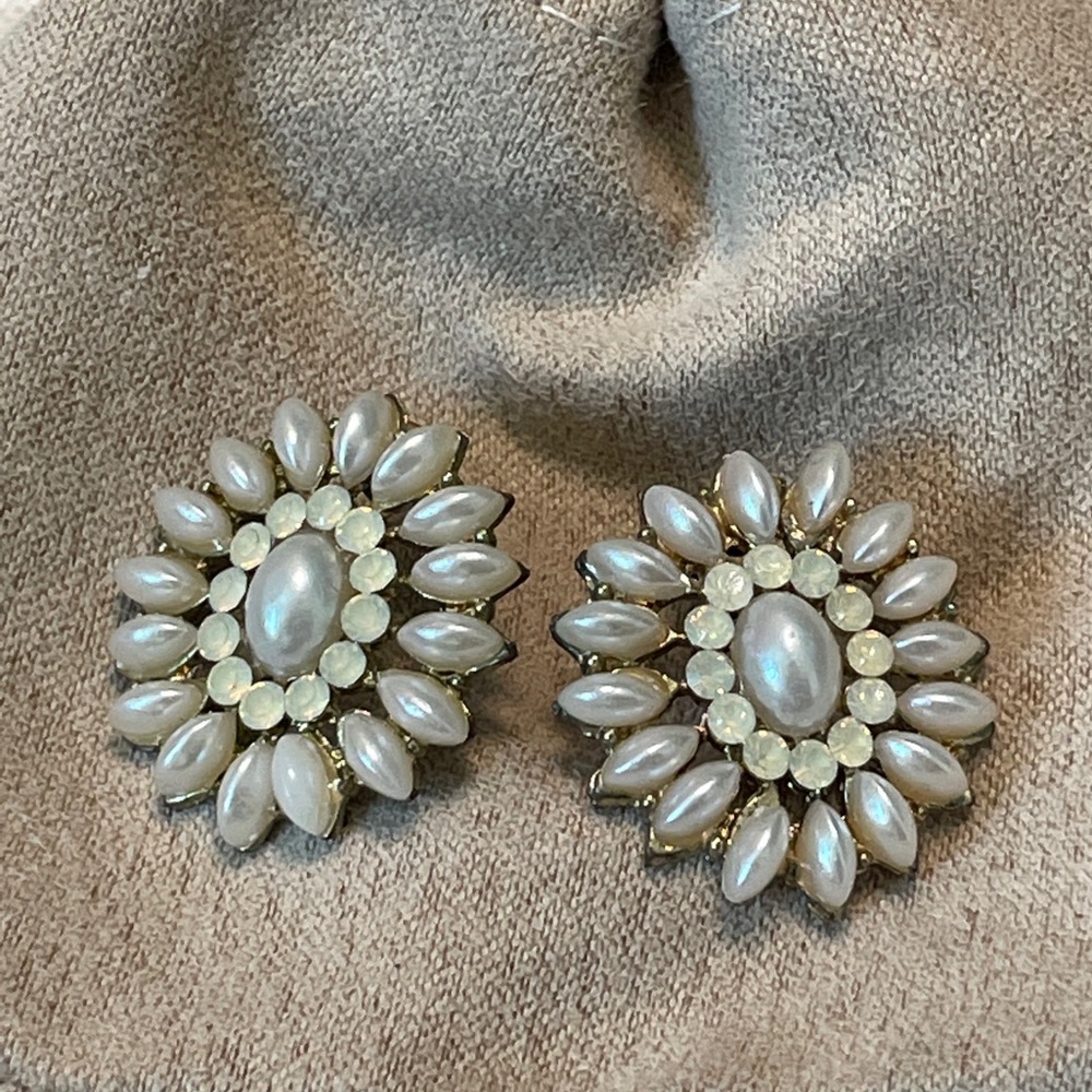 Vintage Pearl earrings